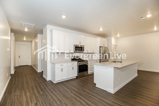 Photo - 214 Ravello St