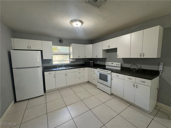 Building Photo - 291 16th St NE