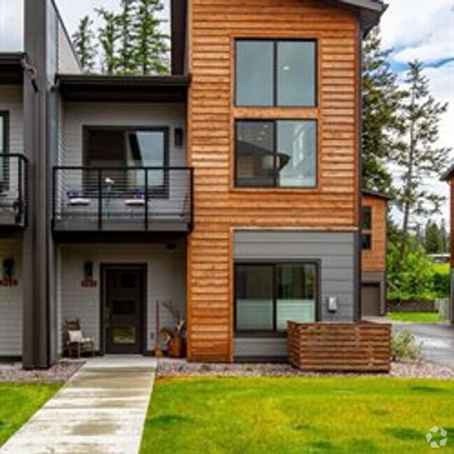 Building Photo - Whitefish Townhome w/ Clubhouse amenities