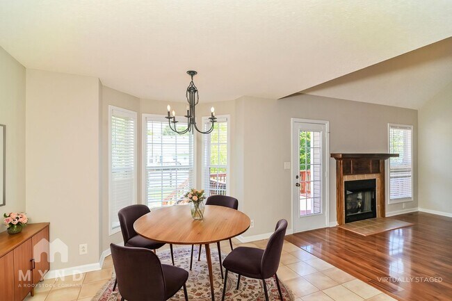 3653 Aurora Dr