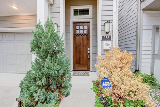 Photo - 253 W 27th St