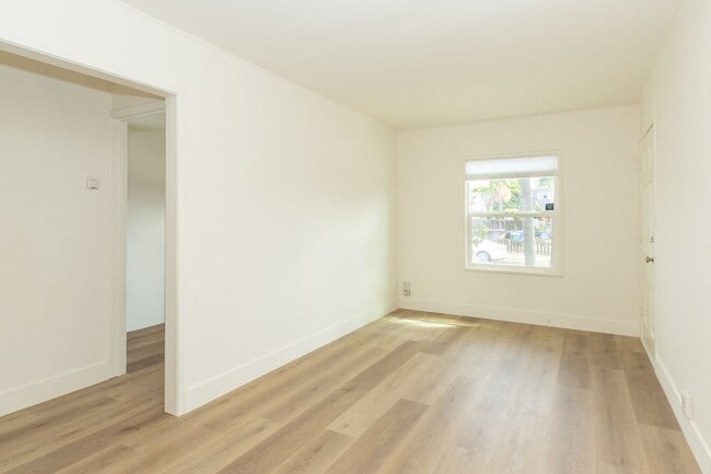 Photo - **REDUCED SECURITY DEPOSIT** Refreshed 2 Bed /1 Bath Pacific Beach Duplex Near the Ocean & Bay! Unidad 4430