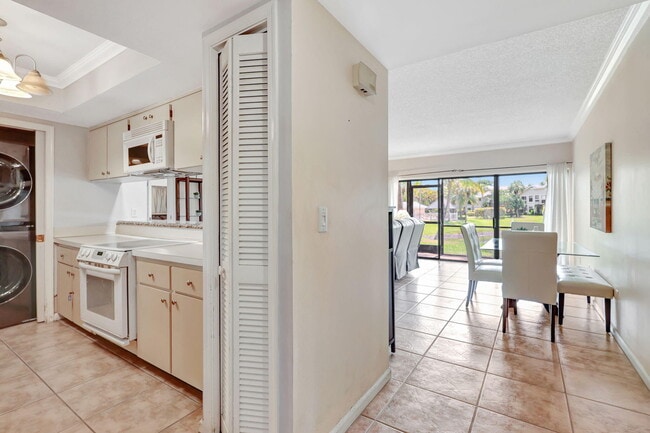 Photo - 11863 Wimbledon Cir Unidad 441 Rental