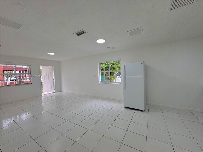 Photo - 15741 NW 40th Ct Unit B