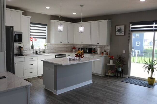 Photo - 8180 180th St W