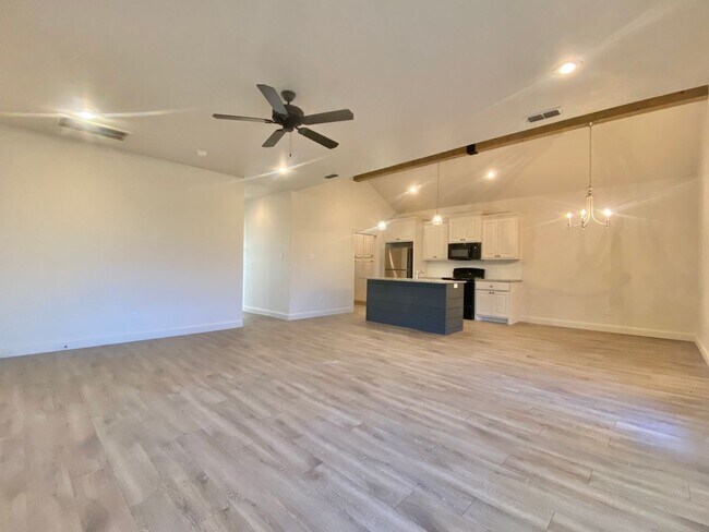 Photo - 1602 102nd St