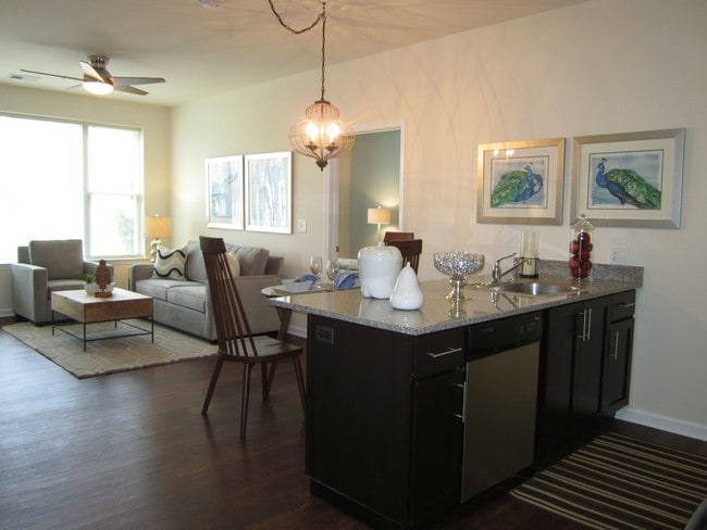 Building Photo - Woodmont Knolls Rental