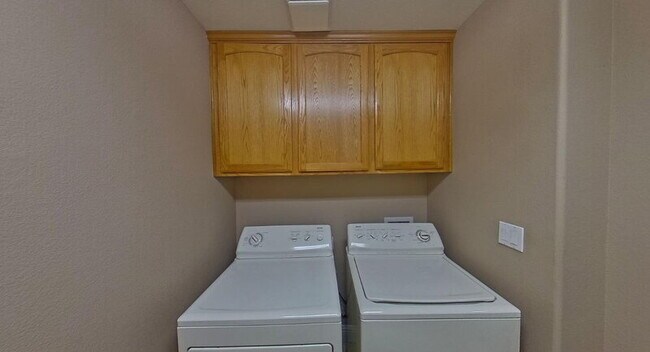 Photo - 1692 Woodhaven Cir