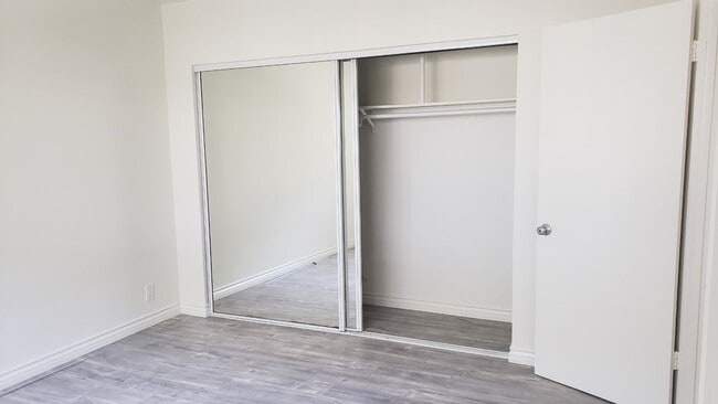 Photo - 5137 Denny Ave Unidad 5