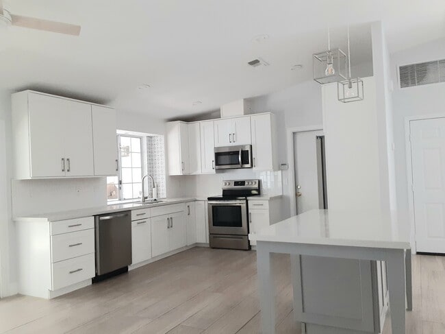 Building Photo - 54140 Avenida Mendoza Rental
