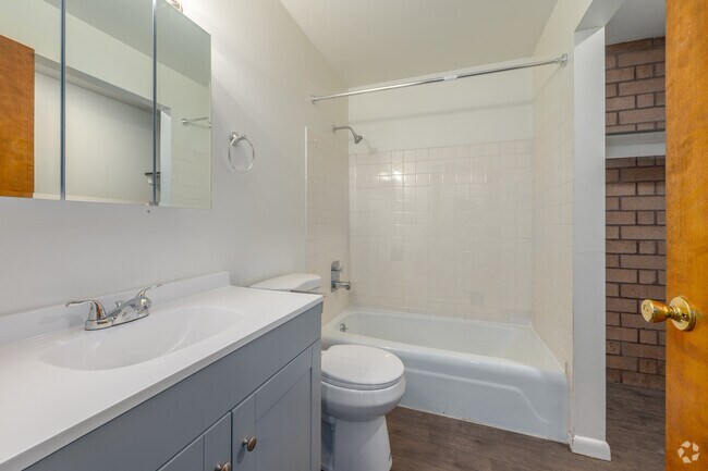2BR, 1.5BA - 1,033SF - Primary Bathroom