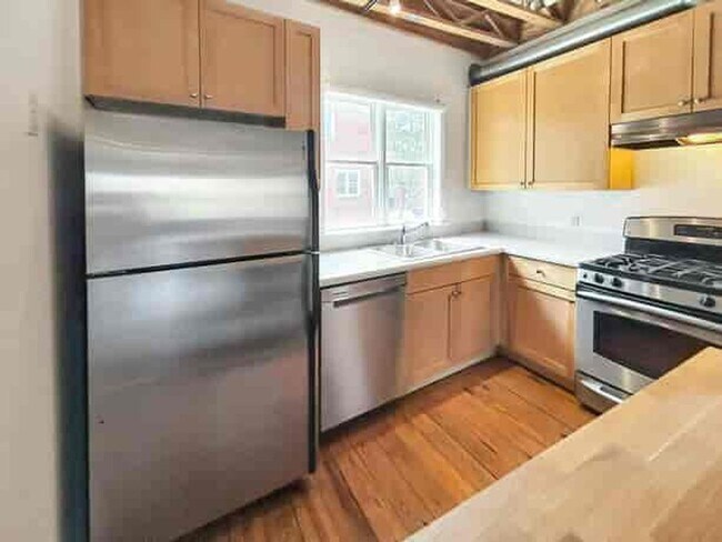 Photo - 322 Peters St SW