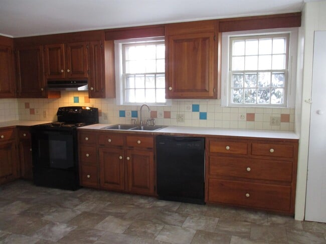 Photo - 48 Perkins Ln