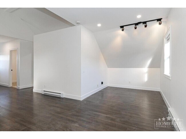 Photo - 3376-3232 232 St