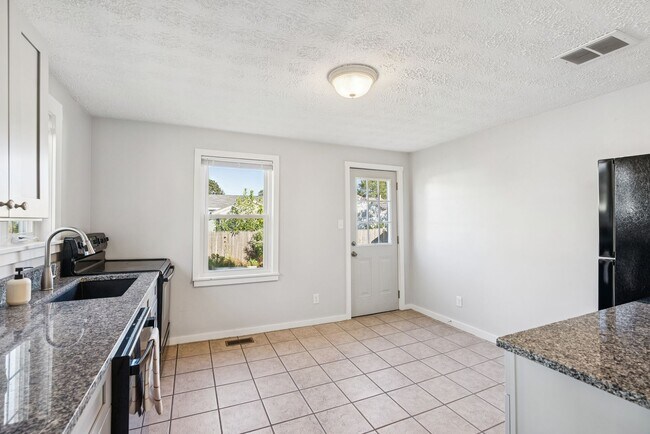 Photo - 140-142 Sawyer St Unit 140 Sawyer Street