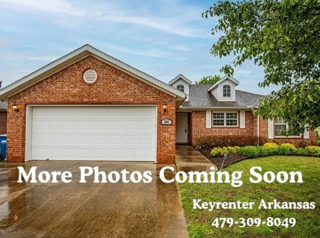 Building Photo - Beautiful 3 Bed, 2 Bath Bentonville Home with Fireplace & Fenced Backyard