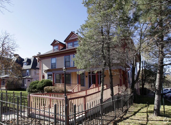 Photo - Hearthstone Inn Apartments
