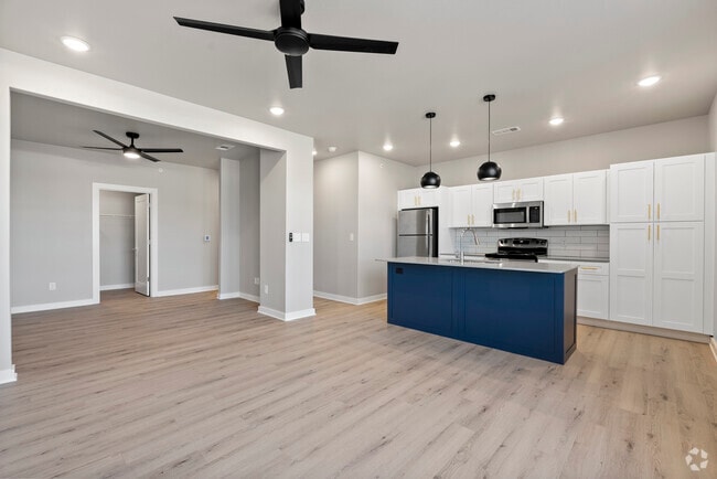 Building Photo - 2215 Dave Ward Dr Rental