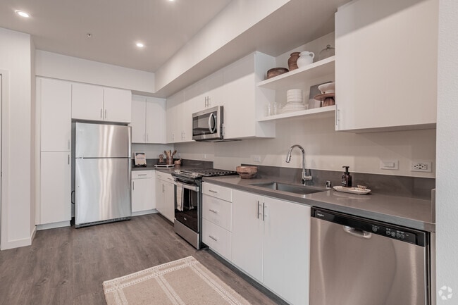1BR, 1BA - 745SF