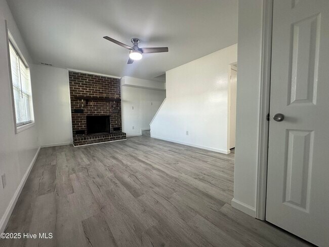 Photo - 408 Myrtlewood Cir