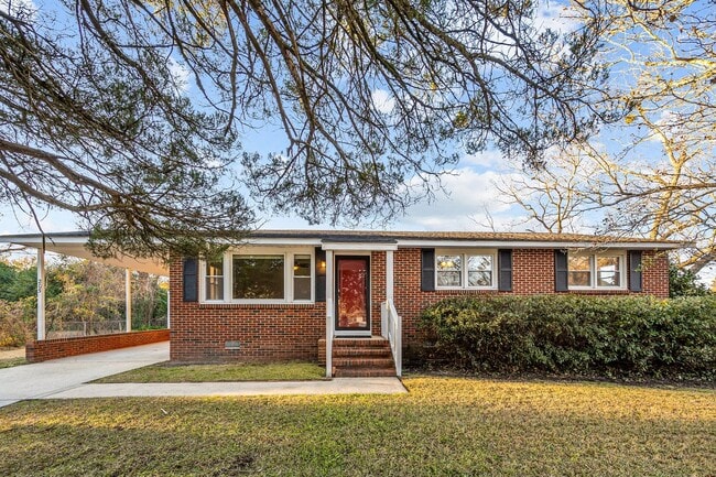 Building Photo - Welcome to Regalwoods!