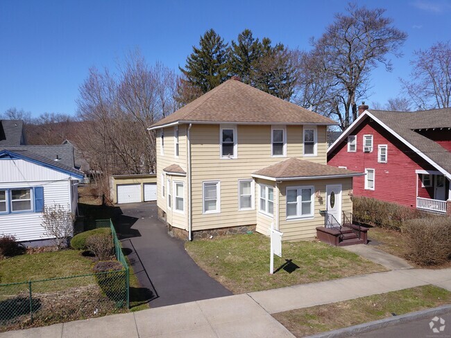 Building Photo - 52 Davis St Rental