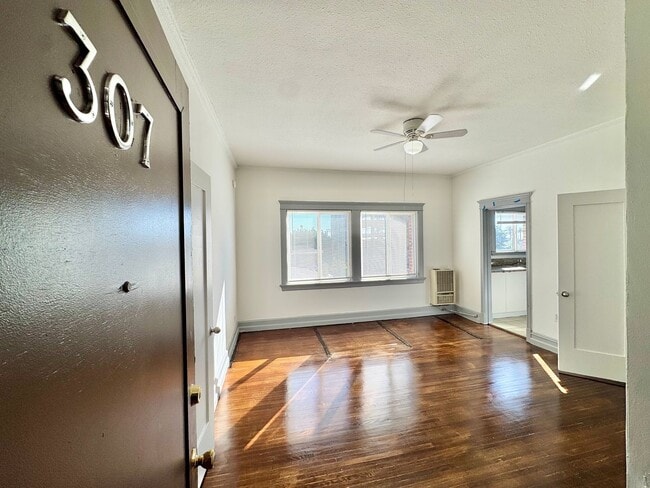 Building Photo - Rosemary