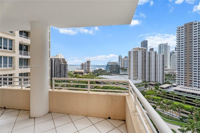 Photo - 888 Brickell Key Dr Unidad 1702