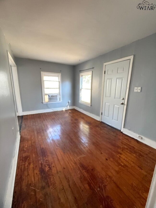 Photo - 2102 Jones St