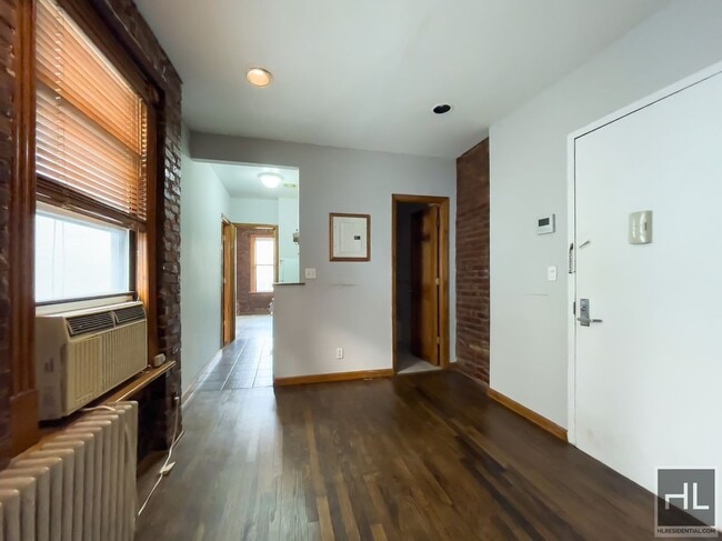 Photo - East 13th Street Unidad 5A