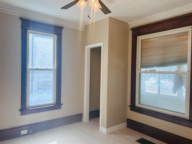 Building Photo - 440 Winona St Unit 440 Winona St