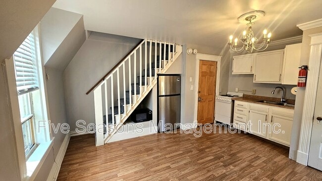 Photo - 205 N Willard St