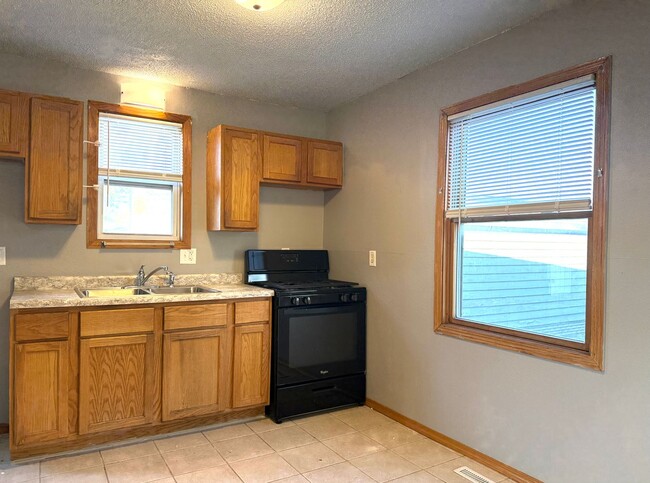 Photo - Cozy 3BD, All Main-Floor Living with Large...