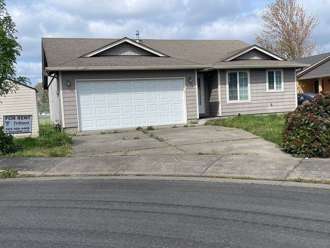 RENOVATED 3 Bed 2 Bath Home on Dead End St... - RENOVATED 3 Bed 2 Bath Home on Dead End St...