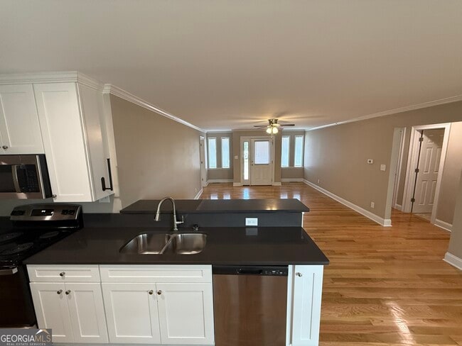 Photo - 657 Athens St