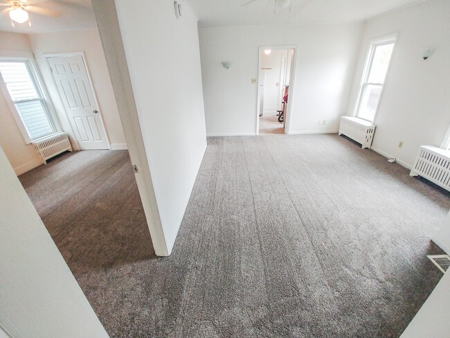 Entrance to dining room - 2527 Reed St Unit 2527