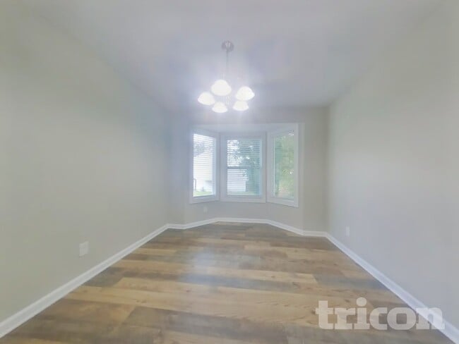 Photo - 1820 Crestwood Dr NW