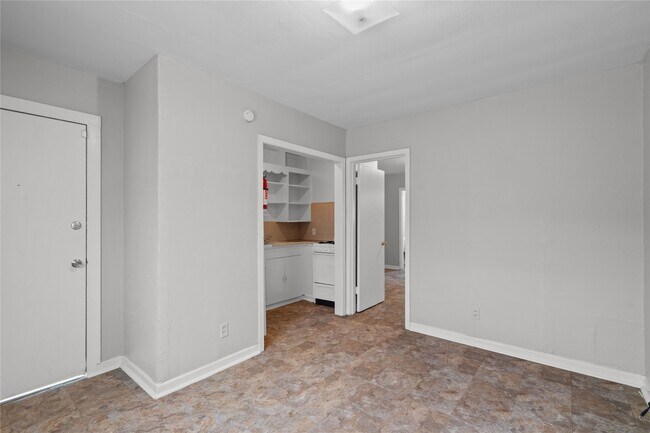 Building Photo - 311 9th St N