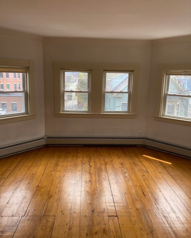 Building Photo - 139 Antrim St Unit 3