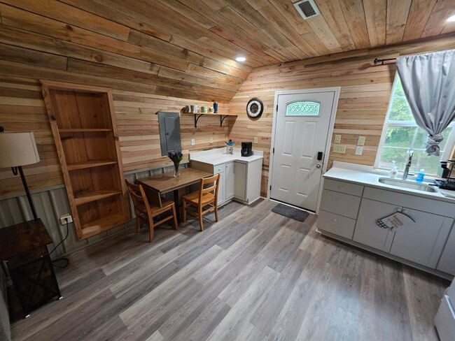 Photo - 820 Clearview Rd