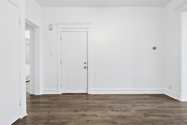 Photo - 1532 N Harding Ave Unit 2