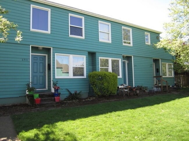 Building Photo - 6909-6923 N Vancouver Av Rental