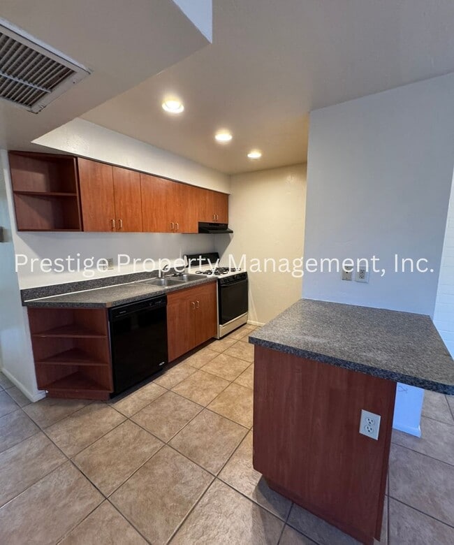 Photo - >>Central Gem With Community Pool