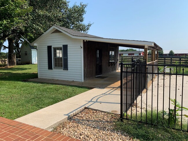 Photo - 2 Story Historic Home Near New London Academy