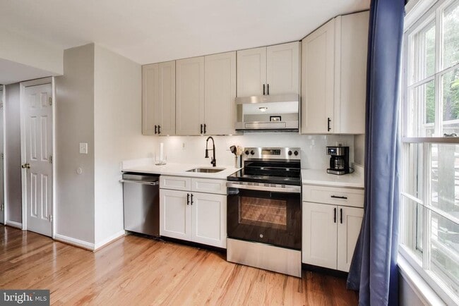Photo - 10075 Maple Leaf Dr
