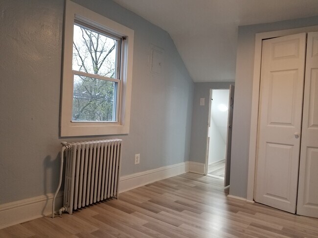 128 William St Unit 3rd Floor