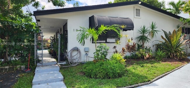 Building Photo - 1940 NE 31st Ct Unit South