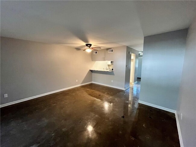 Building Photo - 382 Fairway Dr Unit Apt2