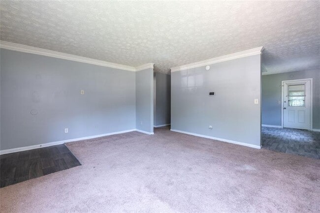 Photo - 469 Southern Way