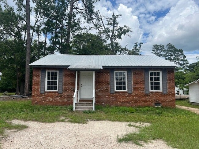 2 Bedroom, 1 Bathroom Home - 2 Bedroom, 1 Bathroom Home